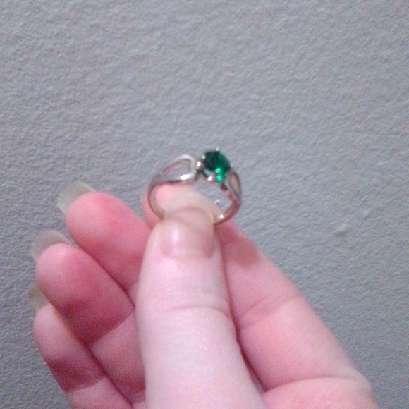 Emerald Sterling Silver Ring - Picture 5 of 6